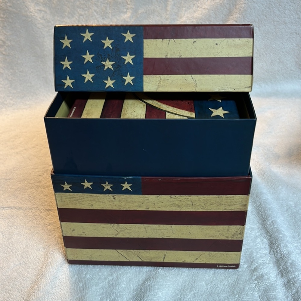 Warren Kimble stackable boxes. Colonial flag design. Rare find. - Picture 5 of 7